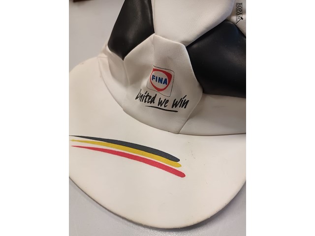 Lot 73 - fina pet - afbeelding 2 van  4