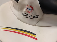 Lot 73 - fina pet - afbeelding 2 van  4