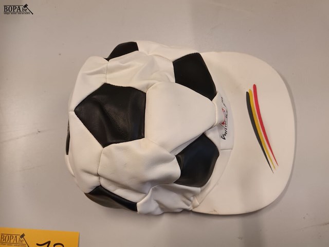 Lot 73 - fina pet - afbeelding 4 van  4