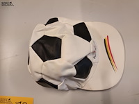 Lot 73 - fina pet - afbeelding 4 van  4