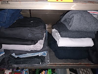 Lot 73 - herenbroeken en truien - afbeelding 3 van  5