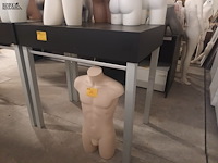 Lot 73 - hoge tafel voor winkel - afbeelding 1 van  2