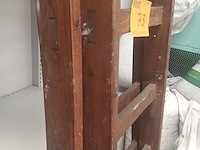 Lot 73 - houten dubbele trapladder - afbeelding 3 van  3