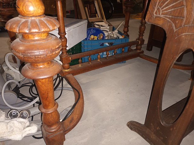 Lot 73 - houten mechelse tafel - afbeelding 3 van  3