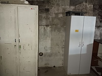 Lot 73 - kasten met inhoud. 2 stuks - afbeelding 1 van  2