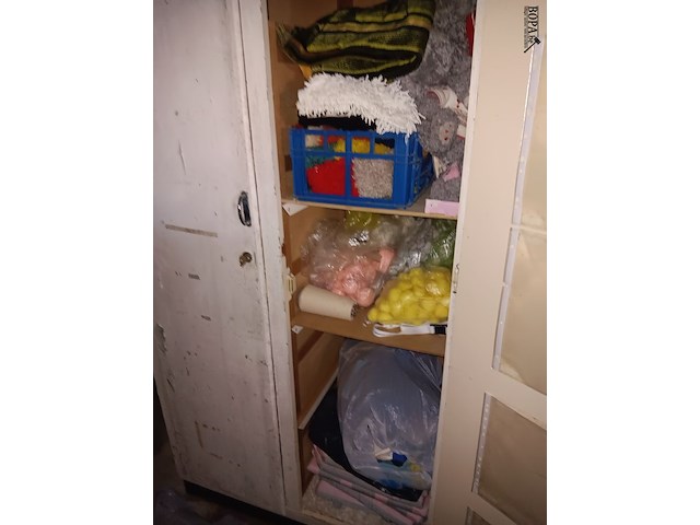 Lot 73 - kasten met inhoud. 2 stuks - afbeelding 2 van  2