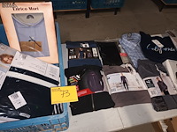 Lot 73 - kledij - afbeelding 1 van  6