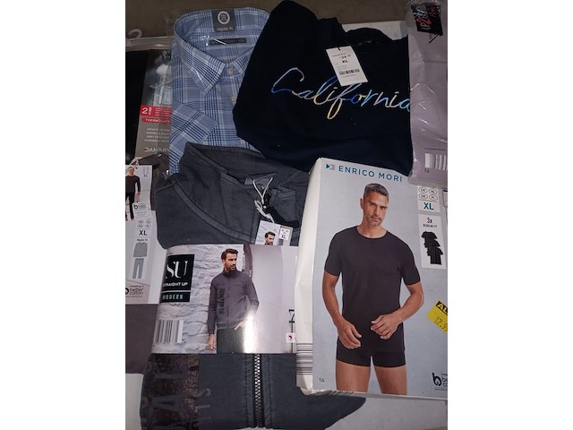 Lot 73 - kledij - afbeelding 4 van  6