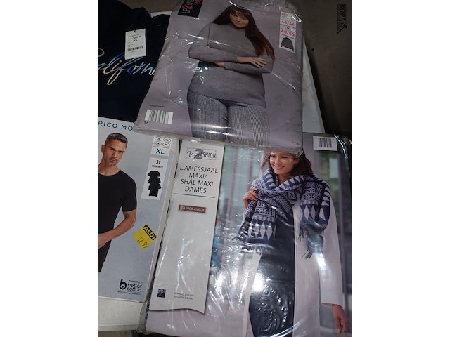 Lot 73 - kledij - afbeelding 5 van  6