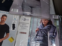 Lot 73 - kledij - afbeelding 5 van  6