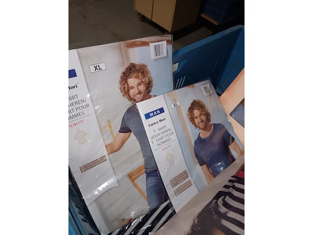 Lot 73 - kledij - afbeelding 6 van  6