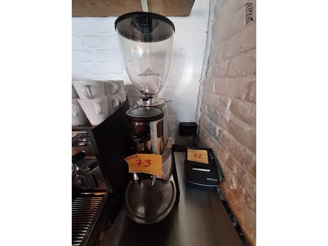 Lot 73 - koffiemolen pavelly - afbeelding 2 van  4