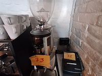 Lot 73 - koffiemolen pavelly - afbeelding 2 van  4