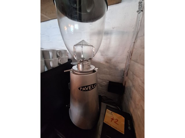 Lot 73 - koffiemolen pavelly - afbeelding 3 van  4