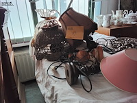 Lot 73 - lampen, lampenkappen en - houders diverse materialen - afbeelding 1 van  3