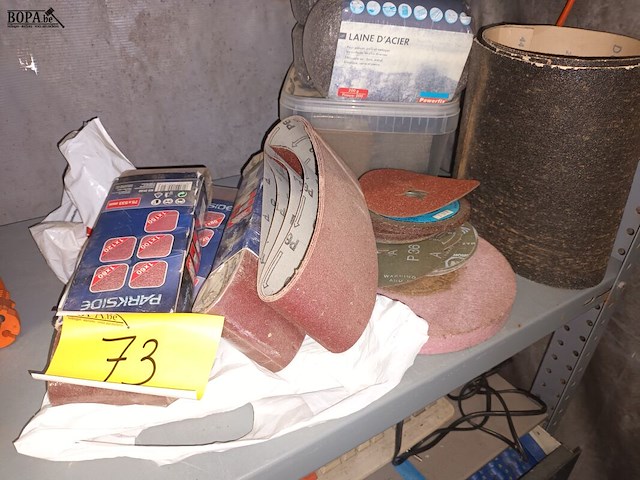 Lot 73 - lot divers materiaal om te schuren - afbeelding 1 van  7