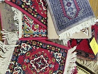 Lot 73 - lot kleine tapijtjes - circa 15 stuks - afbeelding 3 van  3