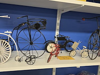 Lot 73 - metalen diverse decoratieve fietsen 9 stuks - afbeelding 1 van  4