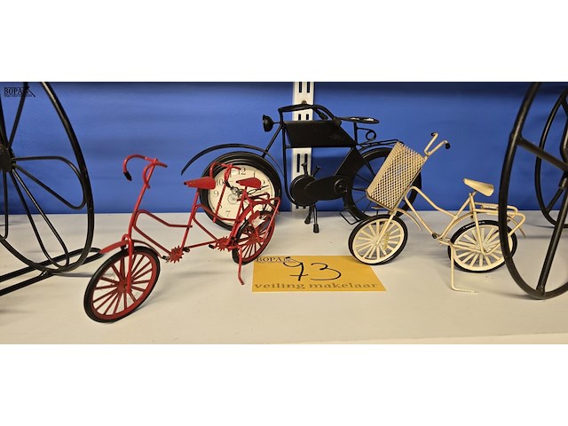 Lot 73 - metalen diverse decoratieve fietsen 9 stuks - afbeelding 3 van  4