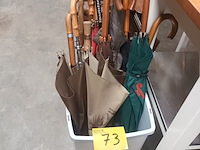 Lot 73 - paraplu’s en wandelstokken. 16 stuks - afbeelding 1 van  3