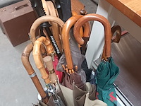 Lot 73 - paraplu’s en wandelstokken. 16 stuks - afbeelding 2 van  3