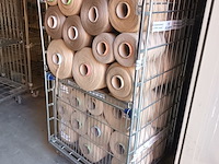 Lot 73 - rolcontainer met bobijnen garen - afbeelding 3 van  4