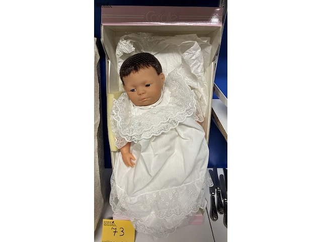 Lot 73 - vintage babypop - corolle - afbeelding 1 van  4