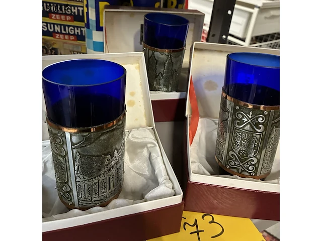 Lot 73 - vintage kobaltblauwe glazen bekerservies - afbeelding 2 van  3