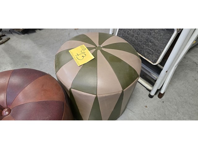 Lot 73 - vintage poef 2 stuks - afbeelding 3 van  3