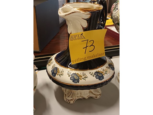 Lot 73 - vintage vazen. 3 stuks - afbeelding 3 van  8