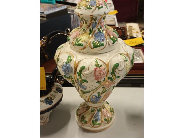 Lot 73 - vintage vazen. 3 stuks - afbeelding 4 van  8