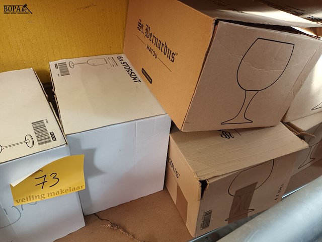 Lot 73 - wijnglazen en st. bernardusglazen - afbeelding 1 van  3