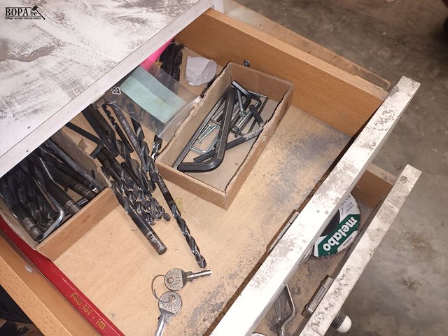 Lot 731 - koffer en kastje met handgereedschap - afbeelding 2 van  4
