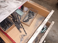 Lot 731 - koffer en kastje met handgereedschap - afbeelding 2 van  4