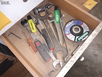 Lot 731 - koffer en kastje met handgereedschap - afbeelding 3 van  4