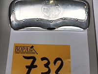 Lot 732 - aluminium brildoos norman young c. - afbeelding 3 van  3