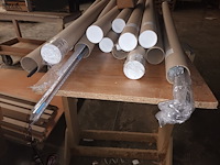 Lot 733 - led rails en werkblad op schragen - afbeelding 2 van  4