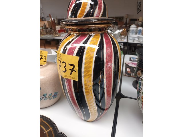 Lot 737 - dekselvaas h. bequet - afbeelding 3 van  4