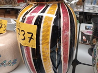 Lot 737 - dekselvaas h. bequet - afbeelding 3 van  4