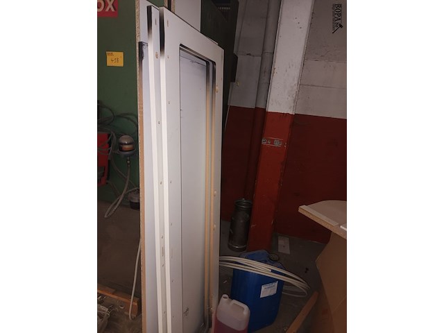 Lot 738 - borstels, houtresten en isomo blokken - afbeelding 5 van  5