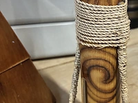 Lot 74 - bamboe rammelaar + antiek houten metronoom - afbeelding 4 van  4