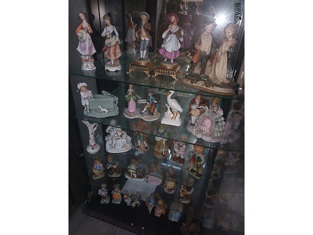 Lot 74 - beeldjes in porselein. 38 stuks - afbeelding 2 van  7