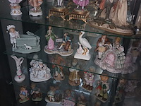 Lot 74 - beeldjes in porselein. 38 stuks - afbeelding 2 van  7