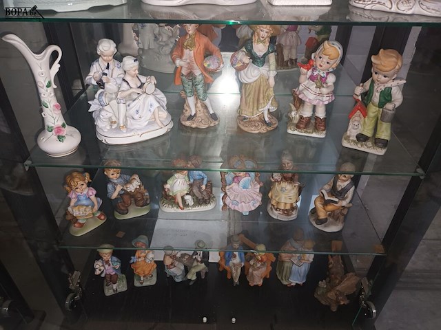 Lot 74 - beeldjes in porselein. 38 stuks - afbeelding 3 van  7