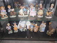 Lot 74 - beeldjes in porselein. 38 stuks - afbeelding 4 van  7