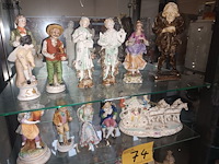 Lot 74 - beeldjes in porselein. 38 stuks - afbeelding 6 van  7