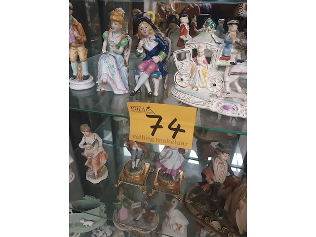 Lot 74 - beeldjes in porselein. 38 stuks - afbeelding 7 van  7