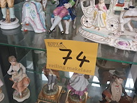Lot 74 - beeldjes in porselein. 38 stuks - afbeelding 7 van  7