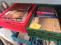 Lot 74 - boeken. 2 bakken - afbeelding 1 van  3