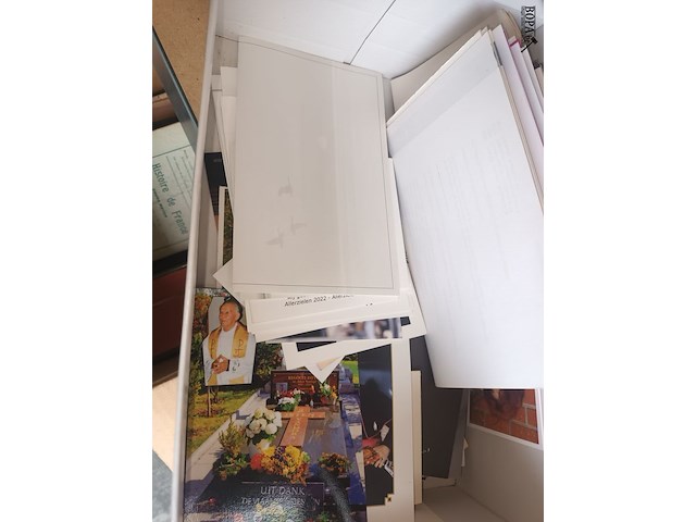 Lot 74 - doosje met bidprentjes - afbeelding 1 van  3
